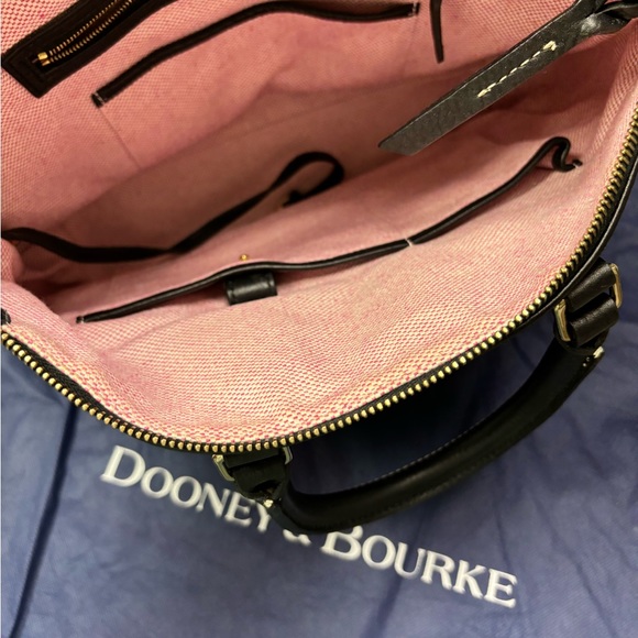 Dooney & Bourke black purse,comes with cover bag. Has 2 pockets outside NWOT, - Picture 3 of 4